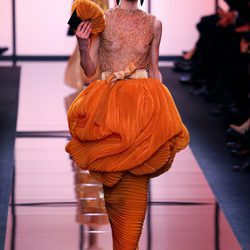 Falda con volumen de Giorgio Armani Privé primavera/verano 2017 en la Semana de la Alta Costura de París
