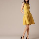 Vestido de vuelo amarillo de L.K.Bennett primavera/verano 2017