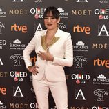 Candela Peña con un traje blanco en los Premios Goya 2017