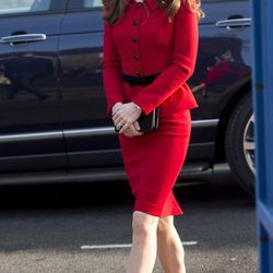 Kate Middleton con un total look red en la Asamblea 'Place2Be'