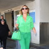 Heidi Klum con un total look verde greenery en Los Ángeles en 2015