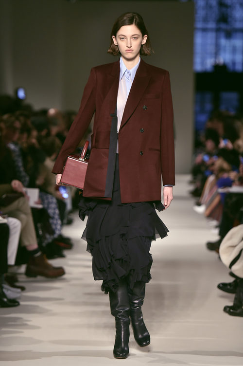 Blazer oversize de Victoria Beckham otoño/invierno 2017/2018 en la New York Fashion Week