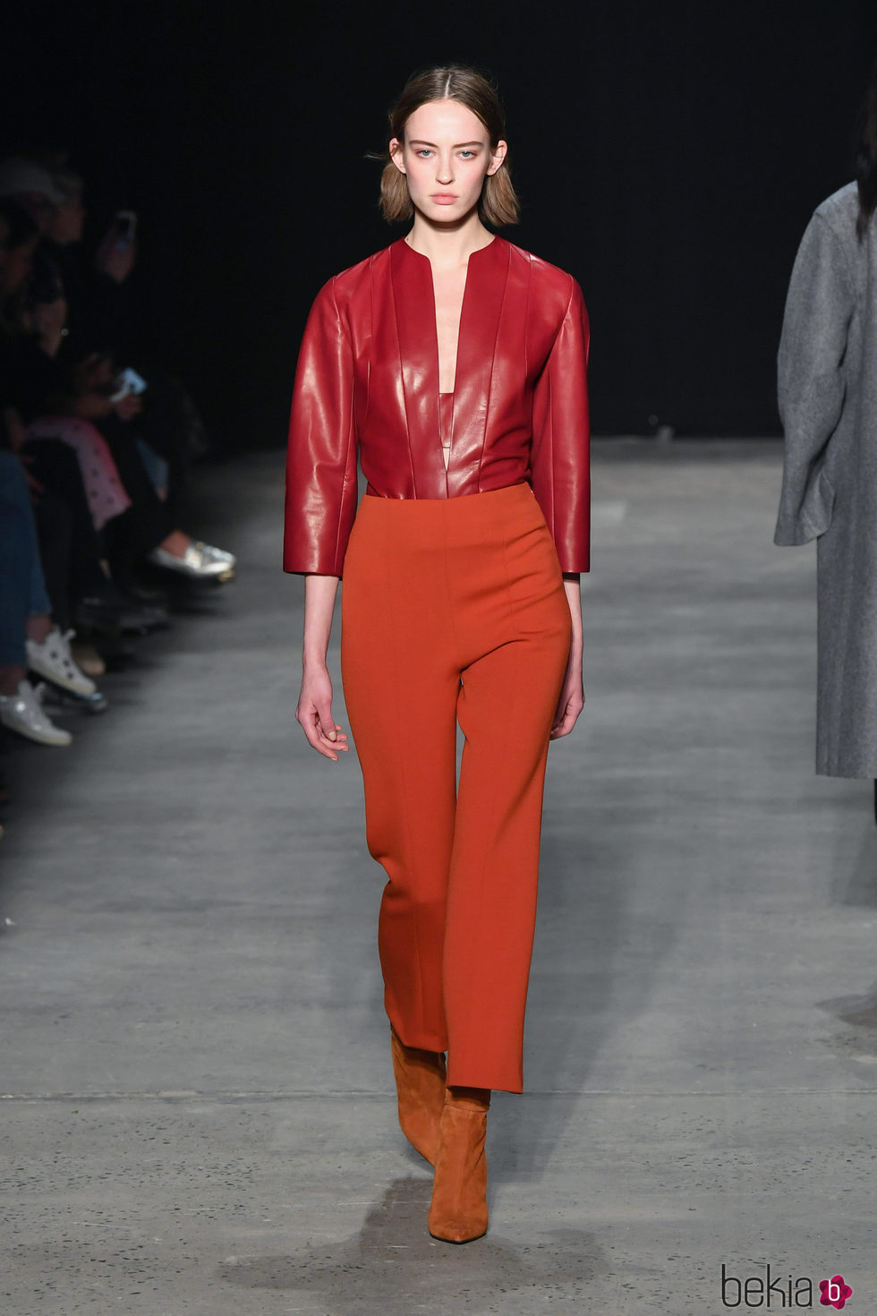 Camisa color rojo intenso de Narciso Rodriguez otoño/invierno 2017/2018 en la New York Fashion Week