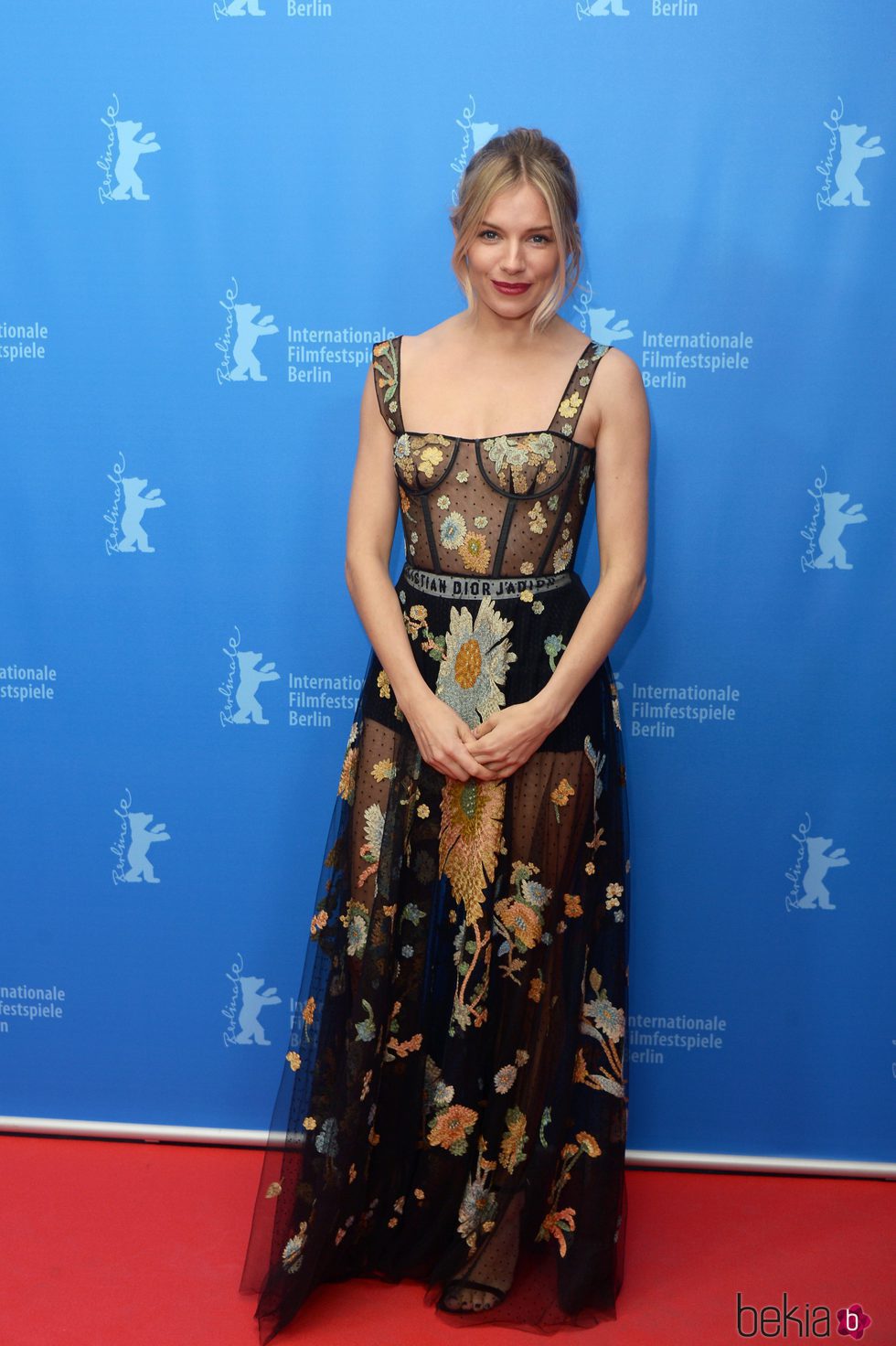 Sienna Miller con un vestido de Dior en la Berlinale 2017