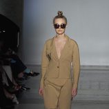 Total look camel de Roberto Verino primavera/verano 2017 en la Madrid Fashion Week