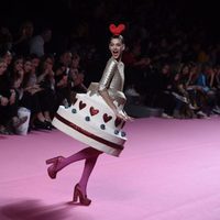 Vestido en forma de tarta de Ágatha Ruiz de la Prada otoño/invierno 2017/2018 en la Madrid Fashion Week