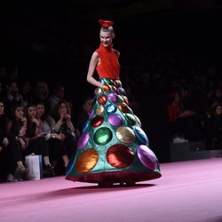 Vestido con volumen de Ágatha Ruiz de la Prada otoño/invierno 2017/2018 en la Madrid Fashion Week