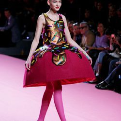 Vestido con forma de tarta con volumen de Ágatha Ruiz de la Prada otoño/invierno 2017/2018 en la Madrid Fashion Week
