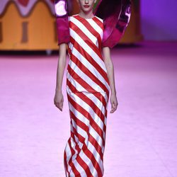 Vestido en forma de caramelo de Ágatha Ruiz de la Prada otoño/invierno 2017/2018 en la Madrid Fashion Week