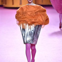 Vestido en forma de muffin de Ágatha Ruiz de la Prada otoño/invierno 2017/2018 en la Madrid Fashion Week