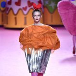 Vestido en forma de muffin de Ágatha Ruiz de la Prada otoño/invierno 2017/2018 en la Madrid Fashion Week