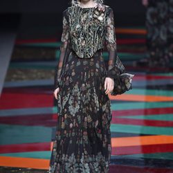 Vestido negro estampado de flores de Ailanto de la colección otoño/invierno 2017/2018 presentada en Madrid Fashion Week