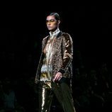 Blusa y pantalón glitter de Custo Barcelona en su colección otoño/invierno 2017/2018 para Madrid Fashion Week