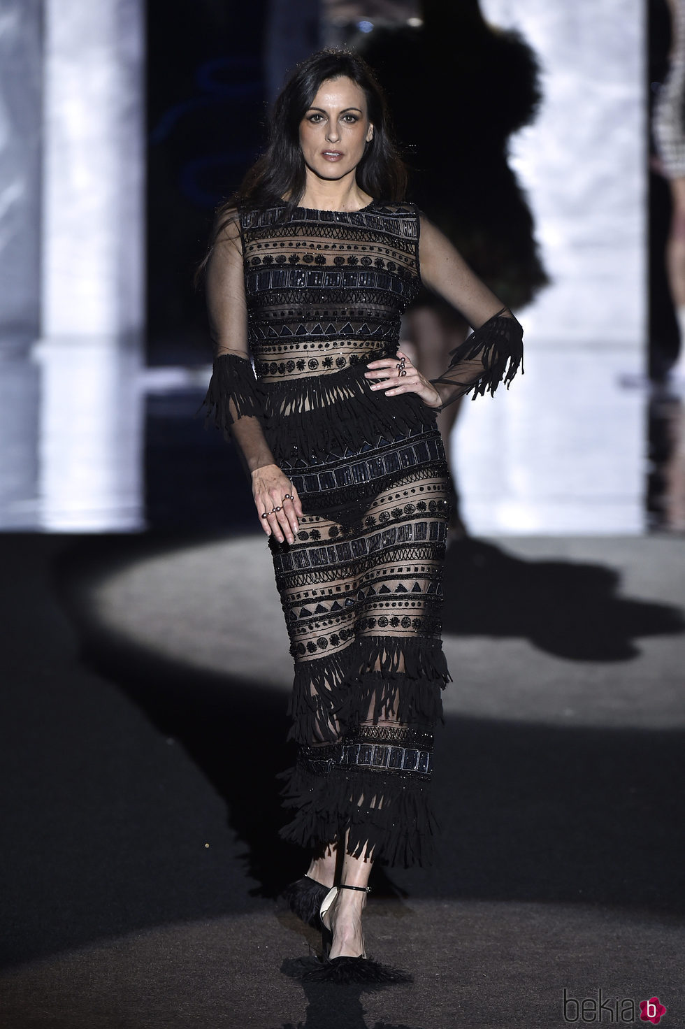 Helena Barquilla con un vestido negro de Duyos otoño/invierno 2017/2018 en la Madrid Fashion Week