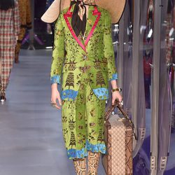 Traje verde floral de Gucci otoño/invierno 2017/2018 en la Milán Fashion Week