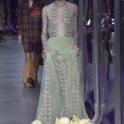 Vestido brilly de Gucci otoño/invierno 2017/2018 en la Milán Fashion Week