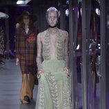 Vestido brilly de Gucci otoño/invierno 2017/2018 en la Milán Fashion Week