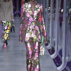 Traje de chaqueta de flores de Gucci otoño/invierno 2017/2018 en la Milán Fashion Week