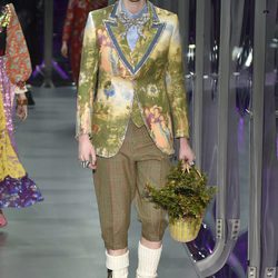Traje verde de seda de Gucci otoño/invierno 2017/2018 en la Milán Fashion Week