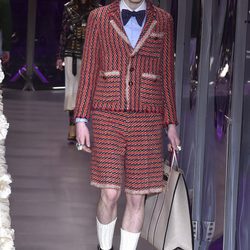 Traje de chaqueta con bermudas de Gucci otoño/invierno 2017/2018 en la Milán Fashion Week