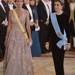 Juliana Awada y la Reina Letizia en la cena de honor al Presidente de la República Argentina