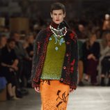 Falda de tubo de Prada otoño/invierno 2017/2018 en la Milán Fashion Week