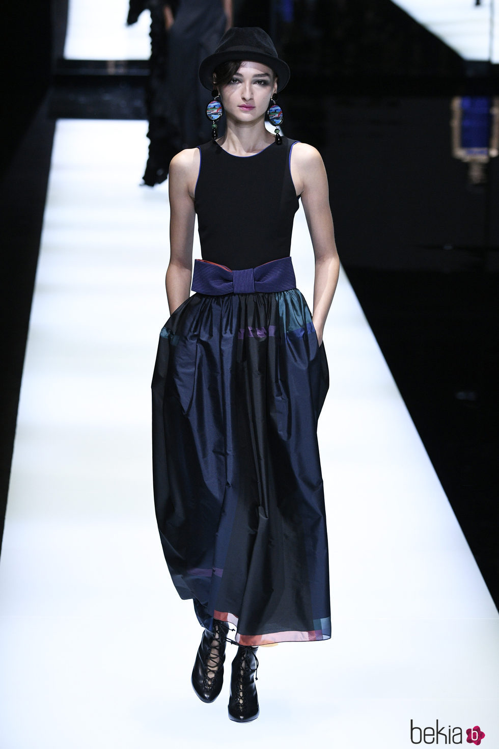 Falda-pantalón de Giorgio Armani otoño/invierno 2017/2018 en la Milán Fashion Week