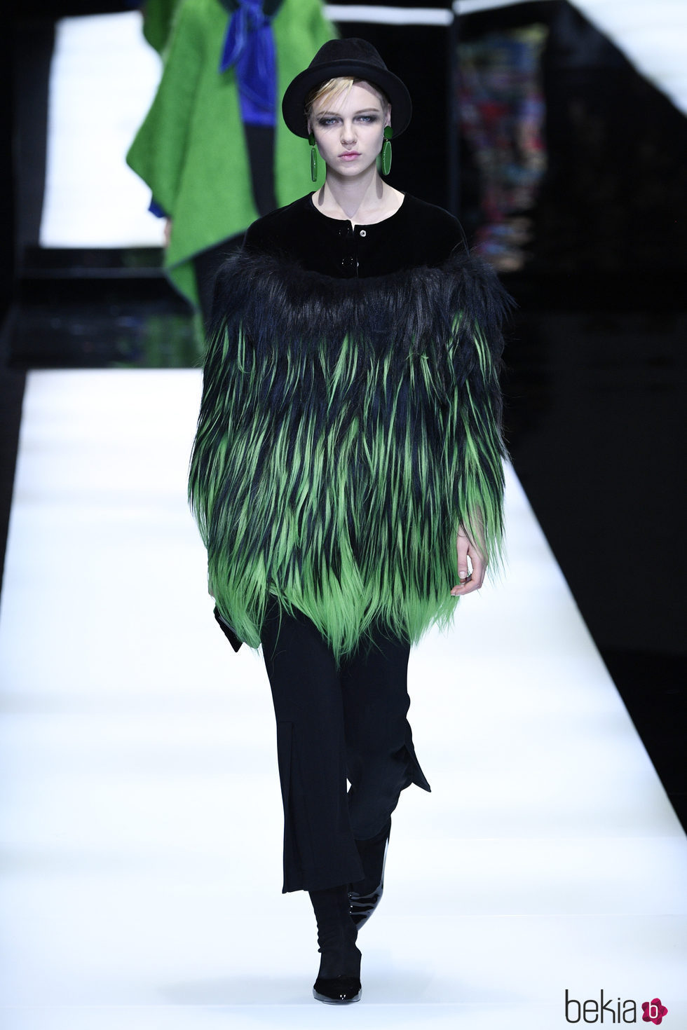 Abrigo de pelo de Giorgio Armani otoño/invierno 2017/2018 en la Milán Fashion Week
