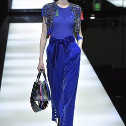 Pantalón de terciopelo de Giorgio Armani otoño/invierno 2017/2018 en la Milán Fashion Week