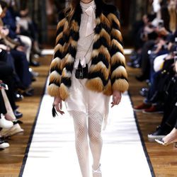 Abrigo de pelo de Lanvin otoño/invierno 2017/2018 en la Paris Fashion Week