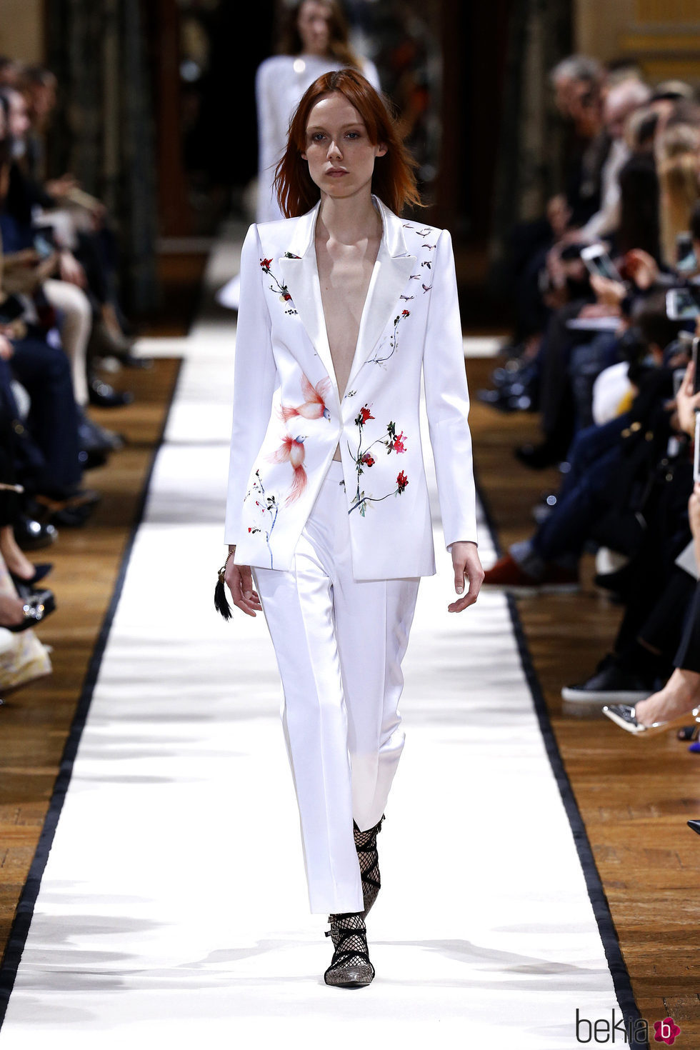 Traje de chaqueta blanco de Lanvin otoño/invierno 2017/2018 en la Paris Fashion Week