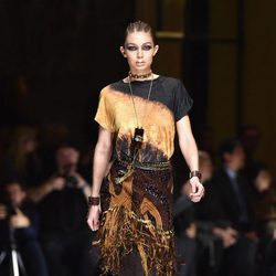 Gigi Hadid en el desfile de Balmain otoño/invierno 2017/2018 en la Paris Fashion Week