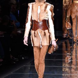 Abrigo de pelo de Balmain otoño/invierno 2017/2018 en la Paris Fashion Week