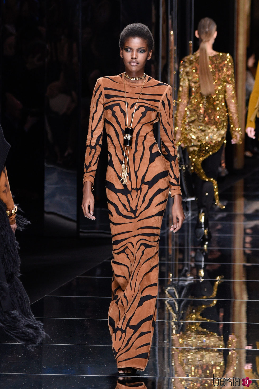Vestido de estampado de tigre de Balmain otoño/invierno 2017/2018 en la Paris Fashion Week