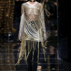 Camisa con transparencias de Balmain otoño/invierno 2017/2018 en la Paris Fashion Week