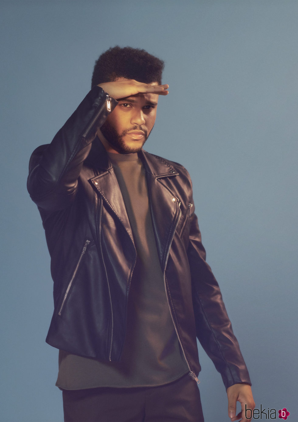The Weeknd con una chaqueta de cuero de H&M primavera/verano 2017