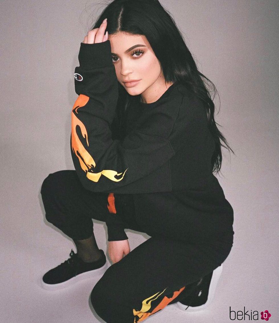 Kylie Jenner con un chándal de su propia firma de ropa