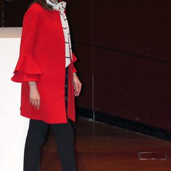 La Reina Letizia estrenando abrigo en el Museo Reina Sofía
