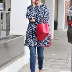 Reese Witherspoon con un look informal en las calles de Los Ángeles