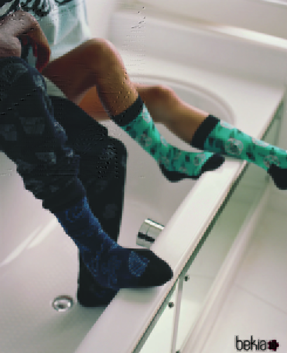 Calcetines de dos colores de la primavera/verano 2017 de Happy Socks con la firma de Pharrell Williams