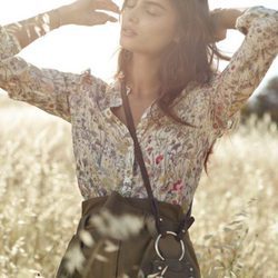 Falda con cinturilla y una blusa print floral para la colección SpringSummer 2017 de H&M