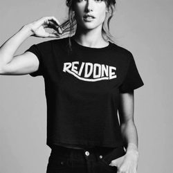 Alessandra Ambrosio con una camiseta de Re/Done la nueva colección primavera/verano 2017