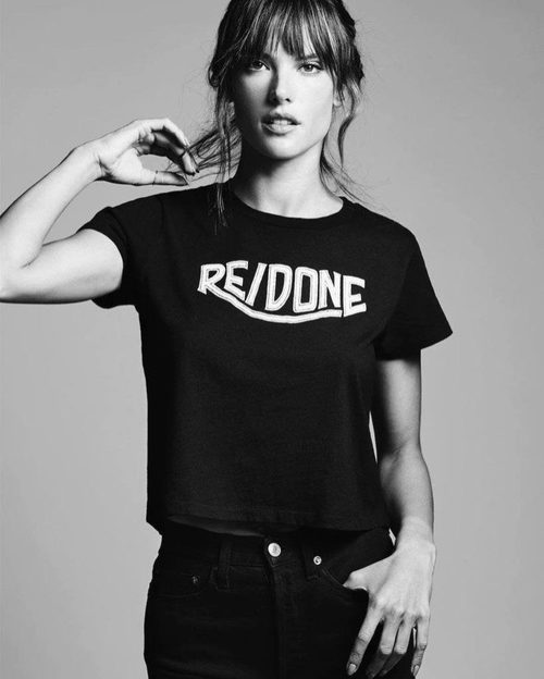 Alessandra Ambrosio con una camiseta de Re/Done la nueva colección primavera/verano 2017
