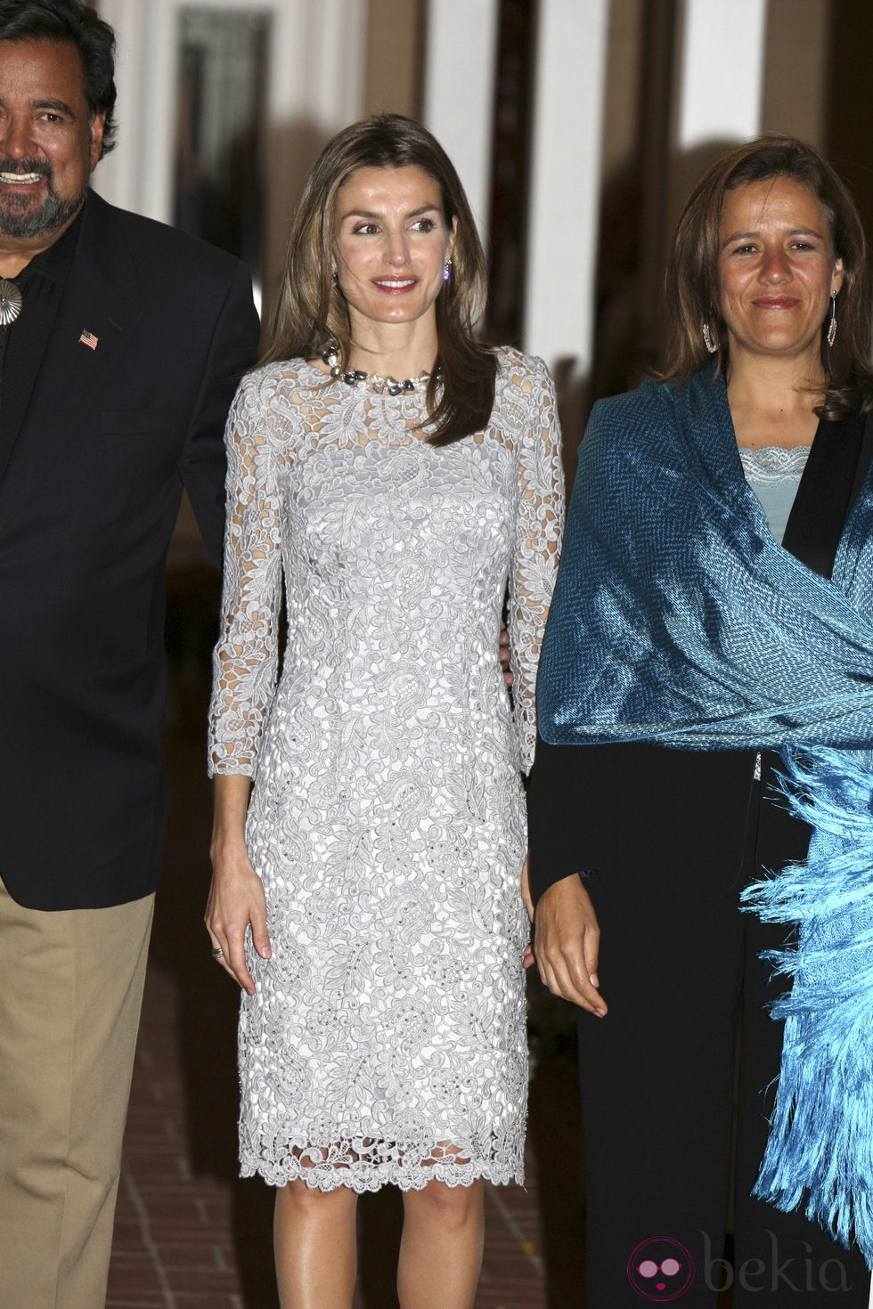 La princesa Letizia con un vestido de encaje gris