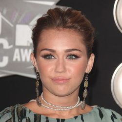 Los pendientes largos de Miley Cyrus