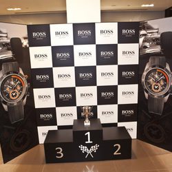 Podio de Boss Watches en la presentación del reloj Boss Racing de F1