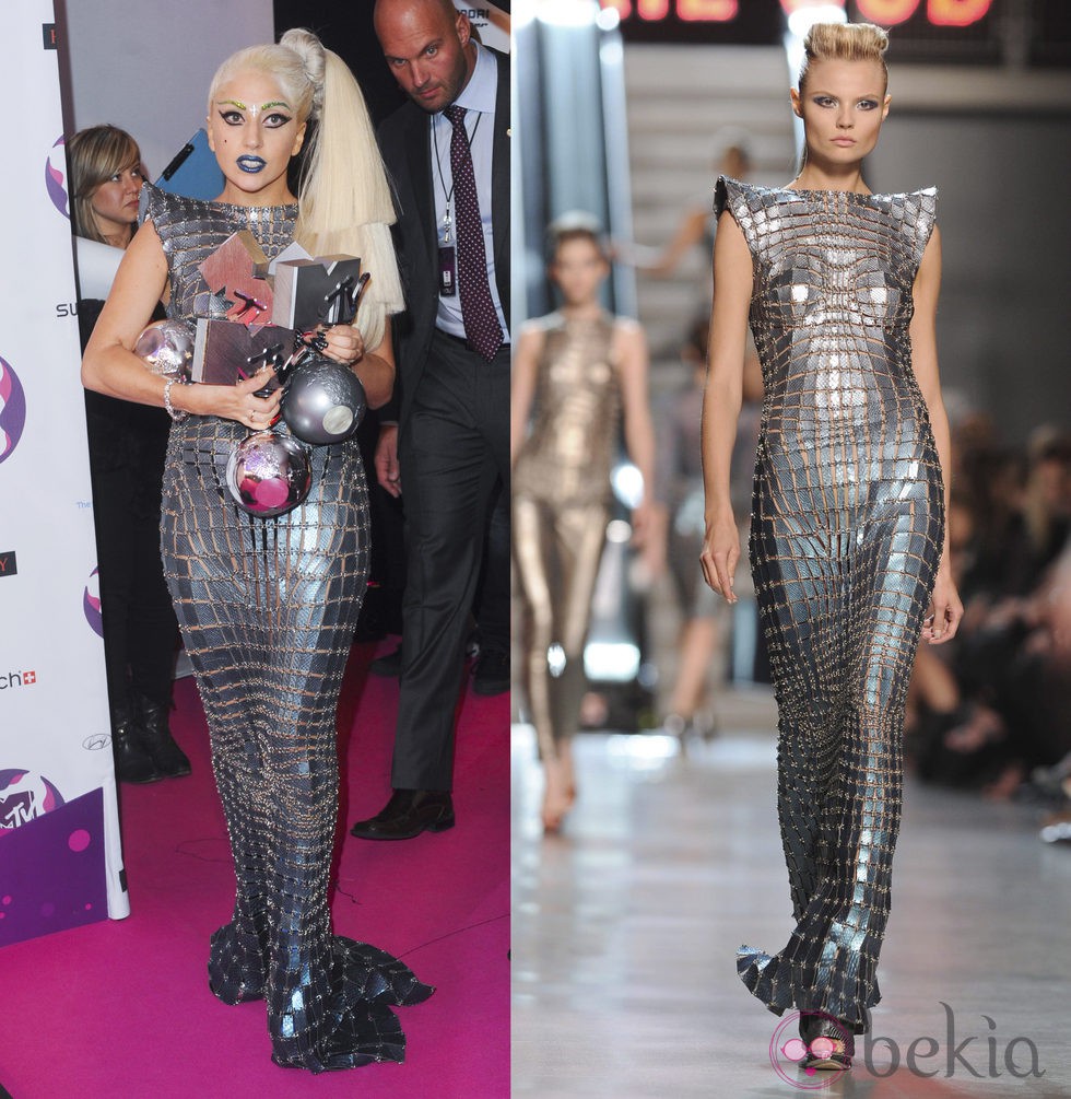 El vestido metalizado largo de Lady Gaga firmado por Paco Rabanne