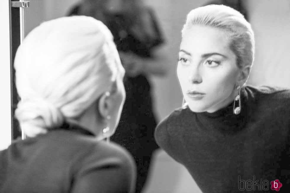 Lady Gaga con unos pendientes de la colección 'City Hardwear' de Tiffany & Co.