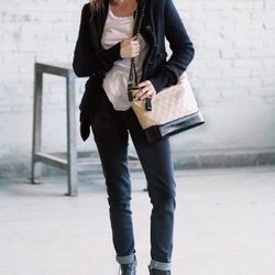 Kristen Stewart con el nuevo bolso 'Gabrielle' de Chanel