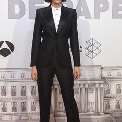 Úrsula Corberó con un traje de chaqueta negro en la premiere de 'La casa de papel'
